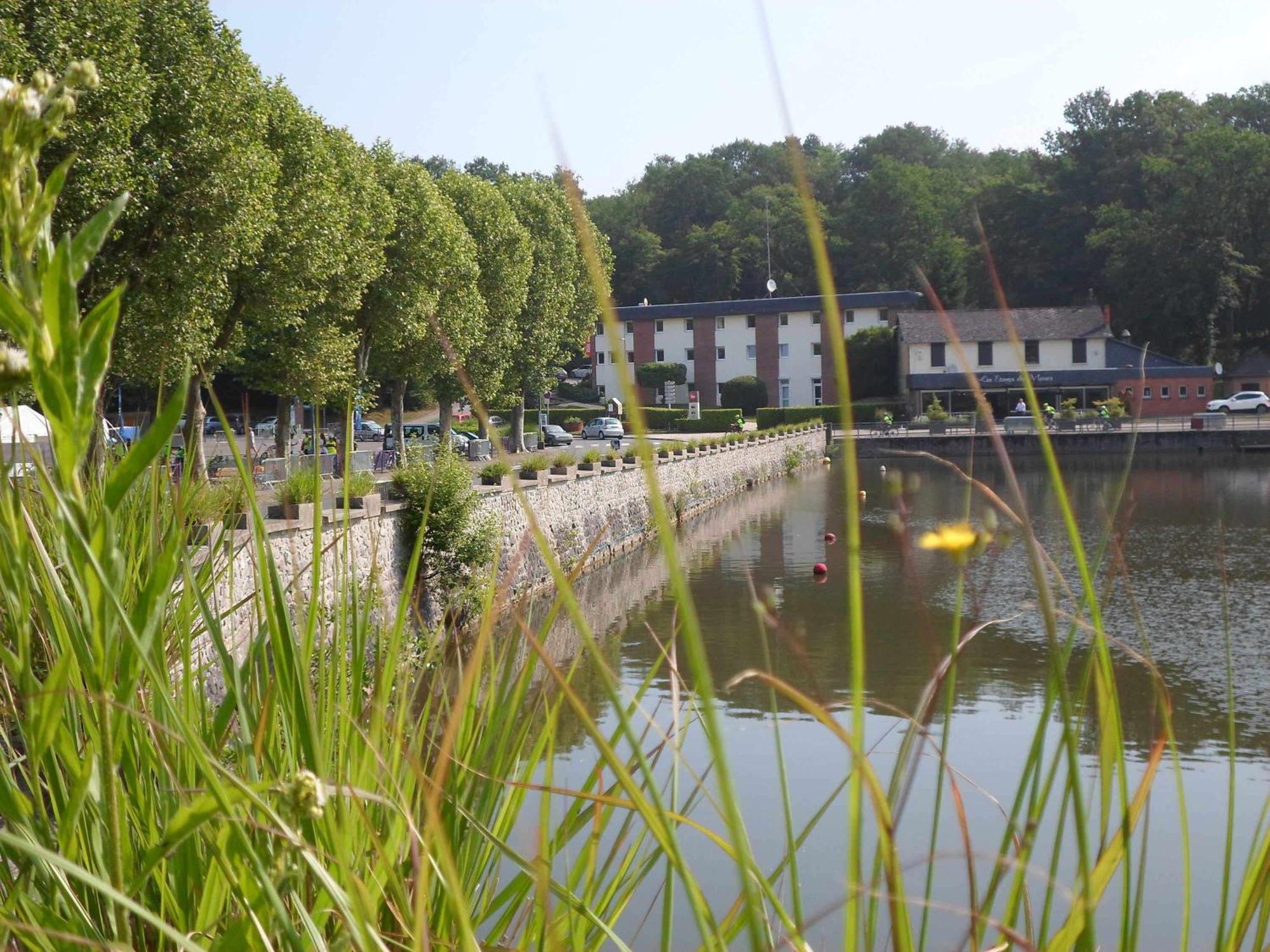 Ibis Les Etangs Des Moines Hotel Fourmies Buitenkant foto