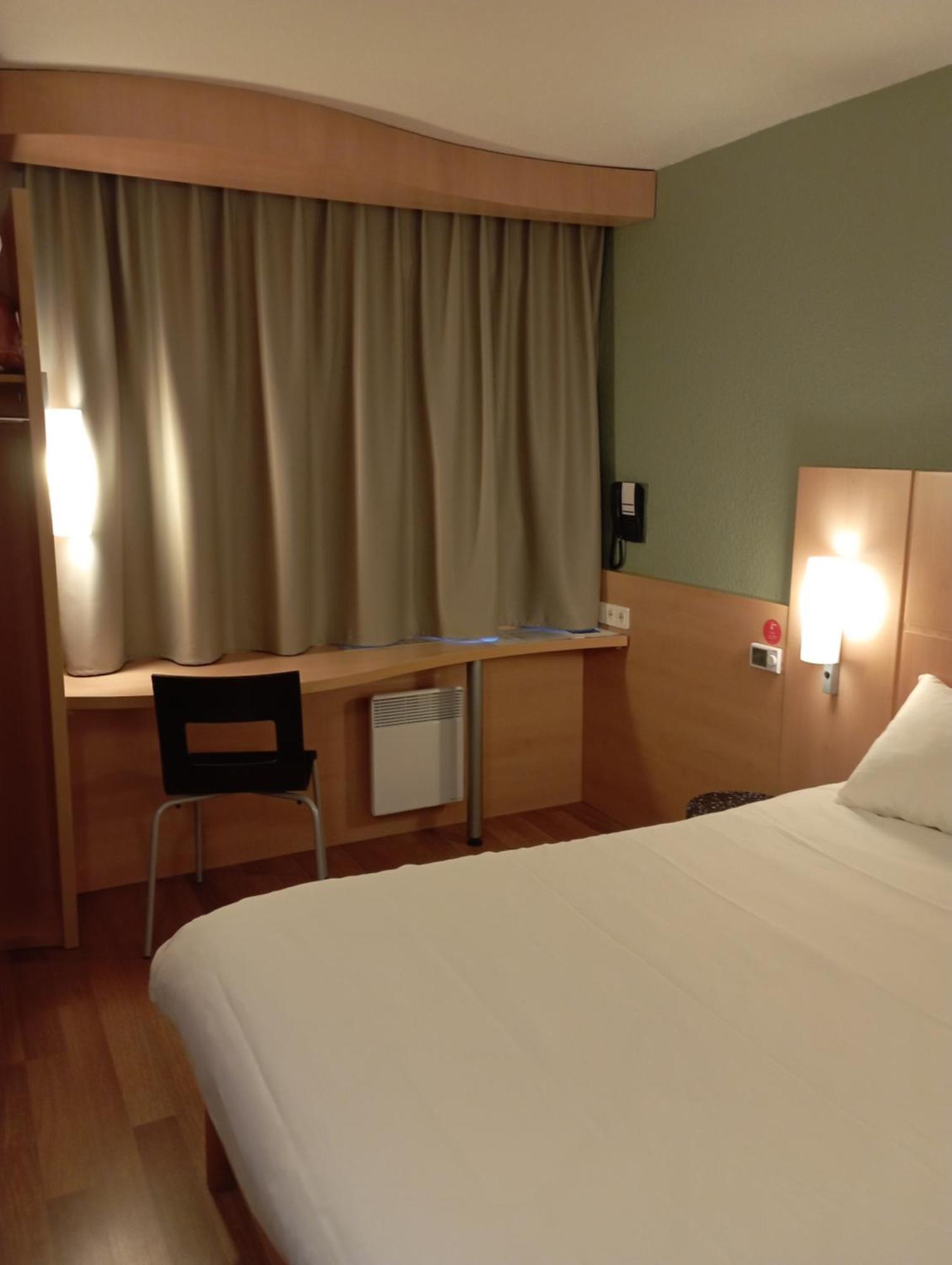 Ibis Les Etangs Des Moines Hotel Fourmies Buitenkant foto