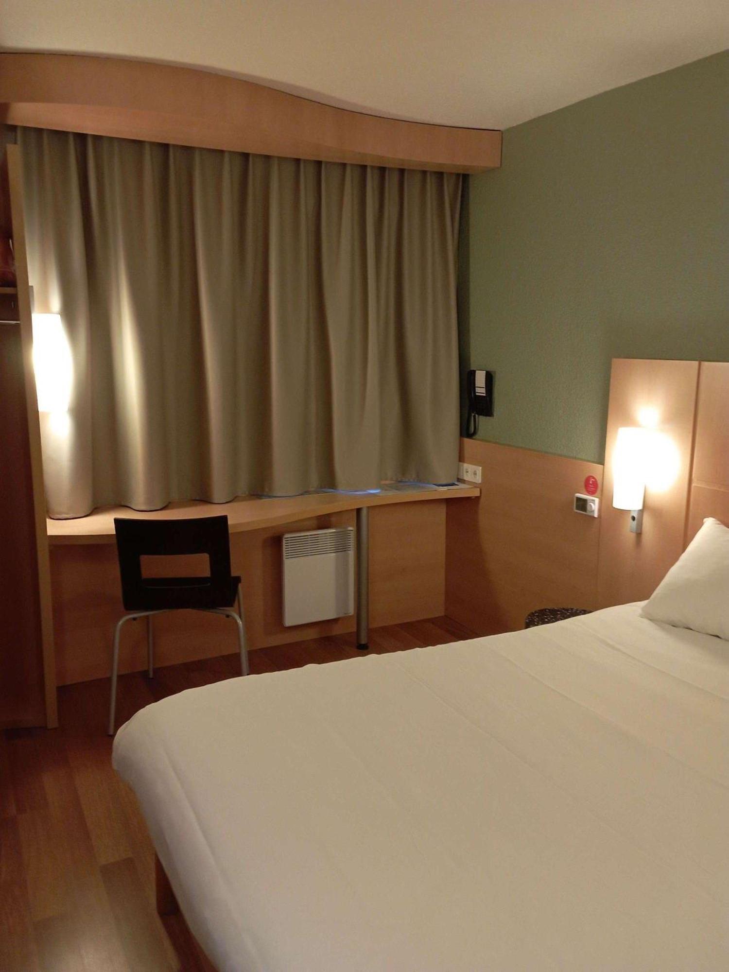 Ibis Les Etangs Des Moines Hotel Fourmies Buitenkant foto